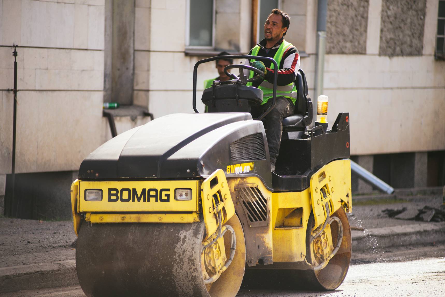  Ремонт на уличната мрежа в Мездра 